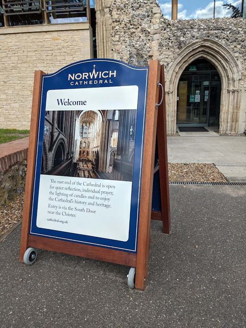 Soanes Signs of Norwich - Specialist Timber Signage - Work Example 4